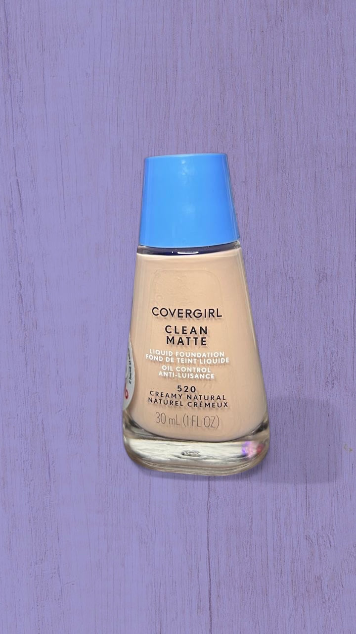 CoverGirl Clean Matte Base – Tono Creamy Natural 520