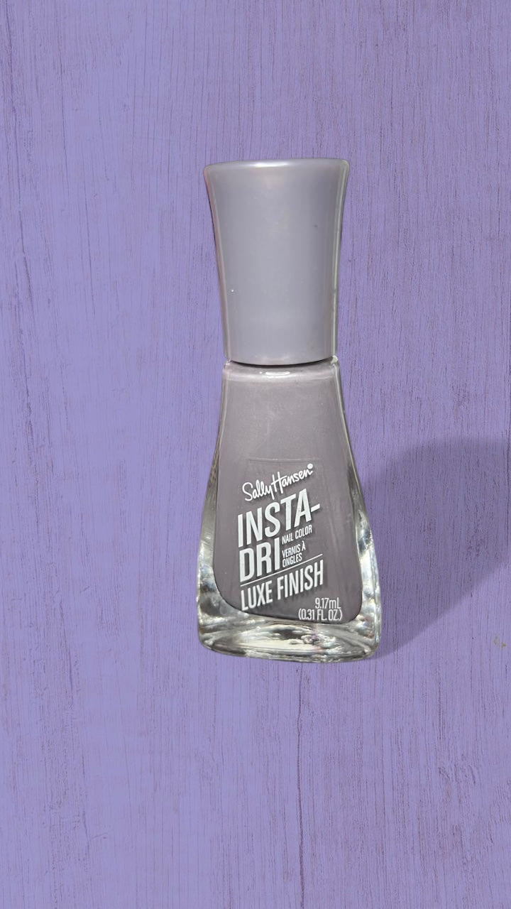 Sally Hansen Esmalte para Uñas Insta-Dri Luxe Finish – Tono 67 Extravaga Grey