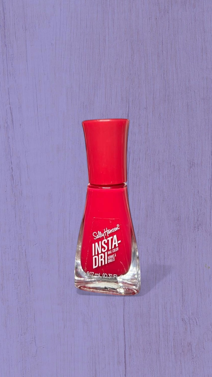 Sally Hansen Esmalte para Uñas Insta-Dri – Tono 363 Let’s Jam (Rojo Quemado)