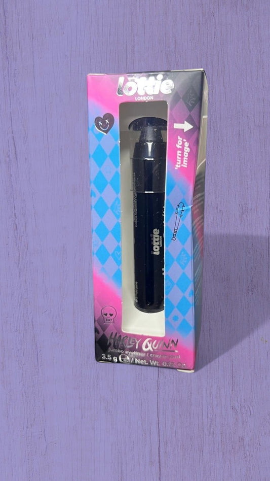 Harley Quinn Delineador con Doble Punta – Tono Ultra Black
